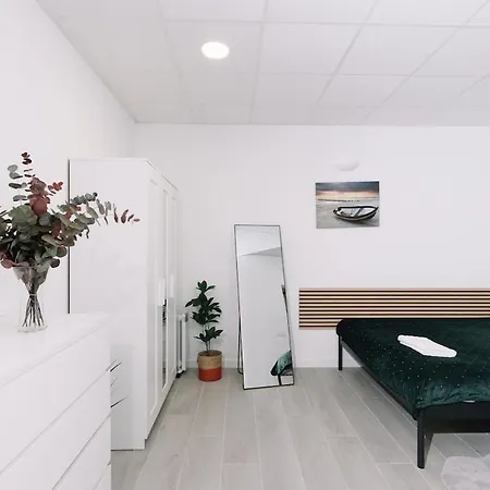 N2 Bright & Comfortable Benicalap Apartman