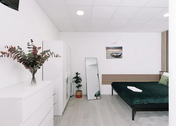 N2 Bright & Comfortable Benicalap Apartman